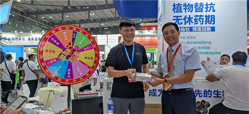 1599224914409151.jpg 颁奖_副本1.jpg