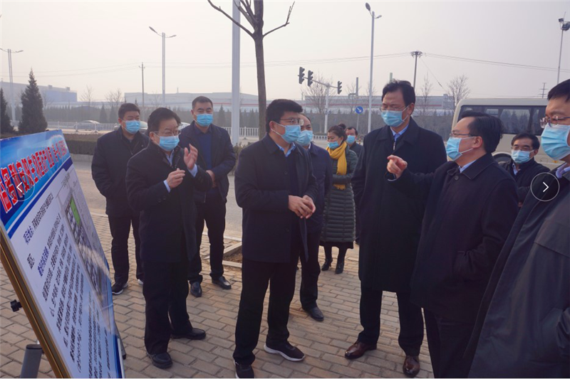 1611664397982284.png 1_领导听取介绍.png