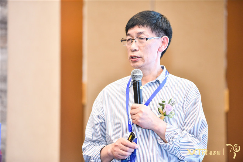 1617253928558249.jpg 4戴红旗.jpg