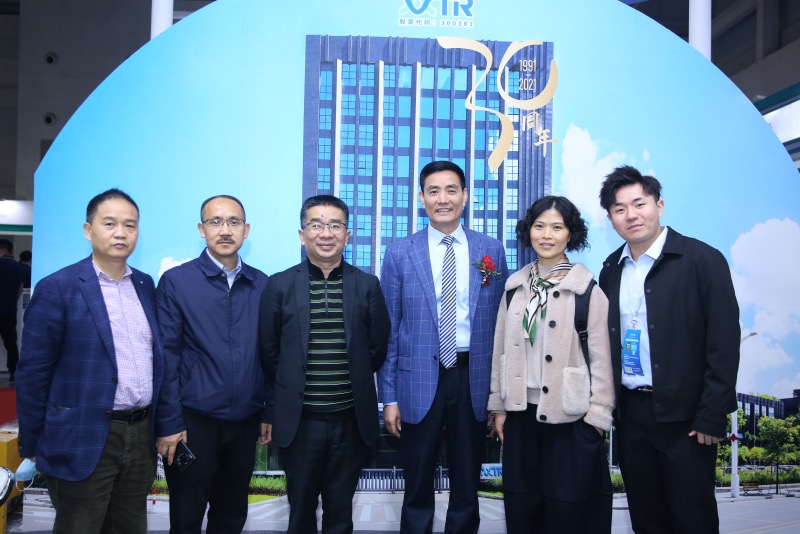 1618835411818491.jpg 陈少美合影.jpg