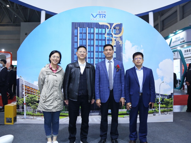 1618835432612250.jpg 合影-选.jpg