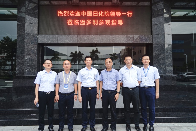 1627820196777679.jpg 与耿院长合影留念.jpg